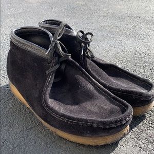 Men’s 9.5 black Clarks Wallabees